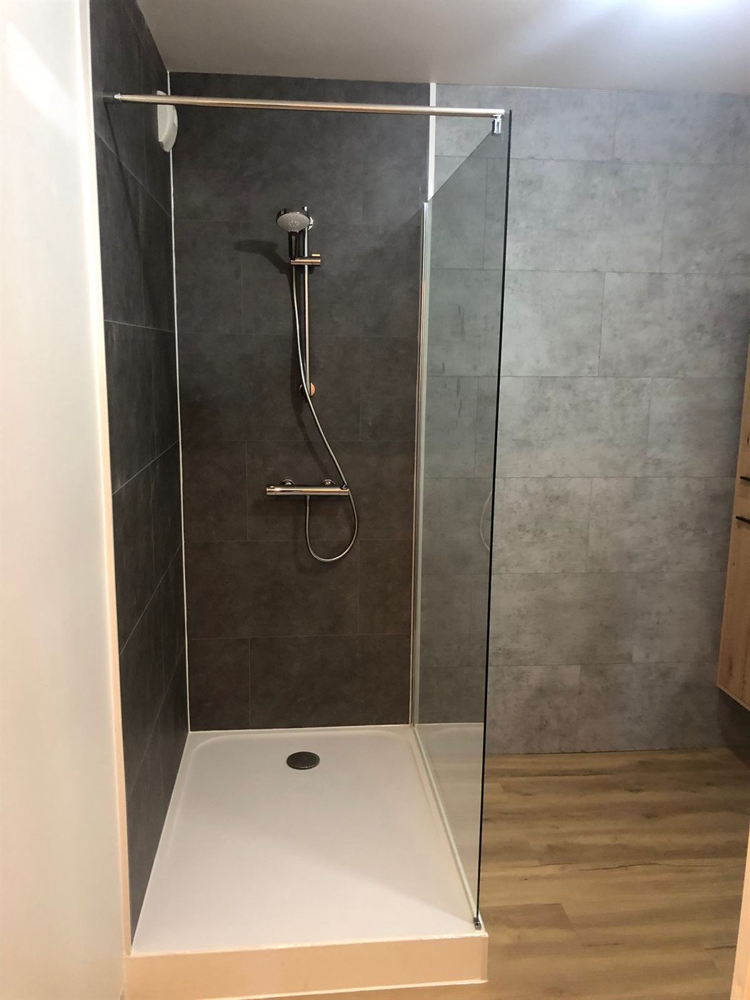 Douche après remplacement de la baignoire à Athis-Mons