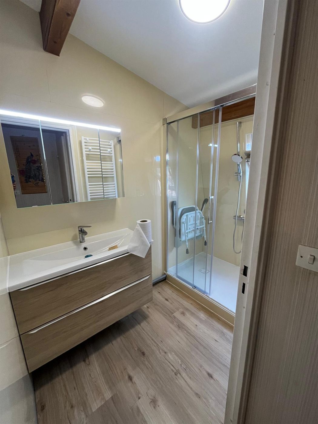 Salle de bain après rénovation complète à Brétigny-sur-Orge