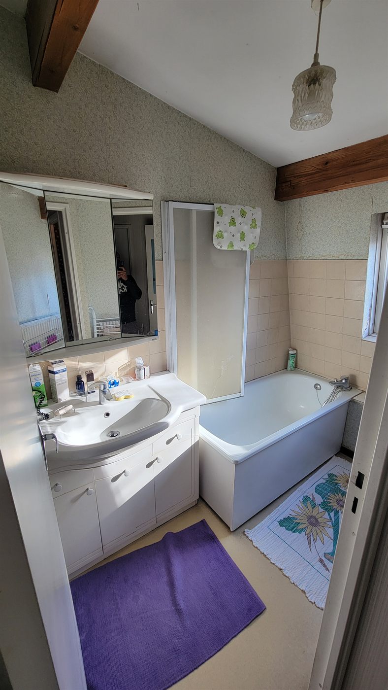 Salle de bain avant rénovation à Brétigny-sur-Orge