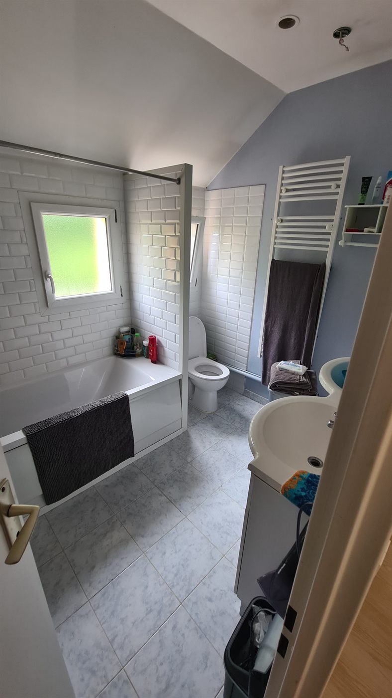 Salle de bain avant rénovation à Villemoisson-sur-Orge